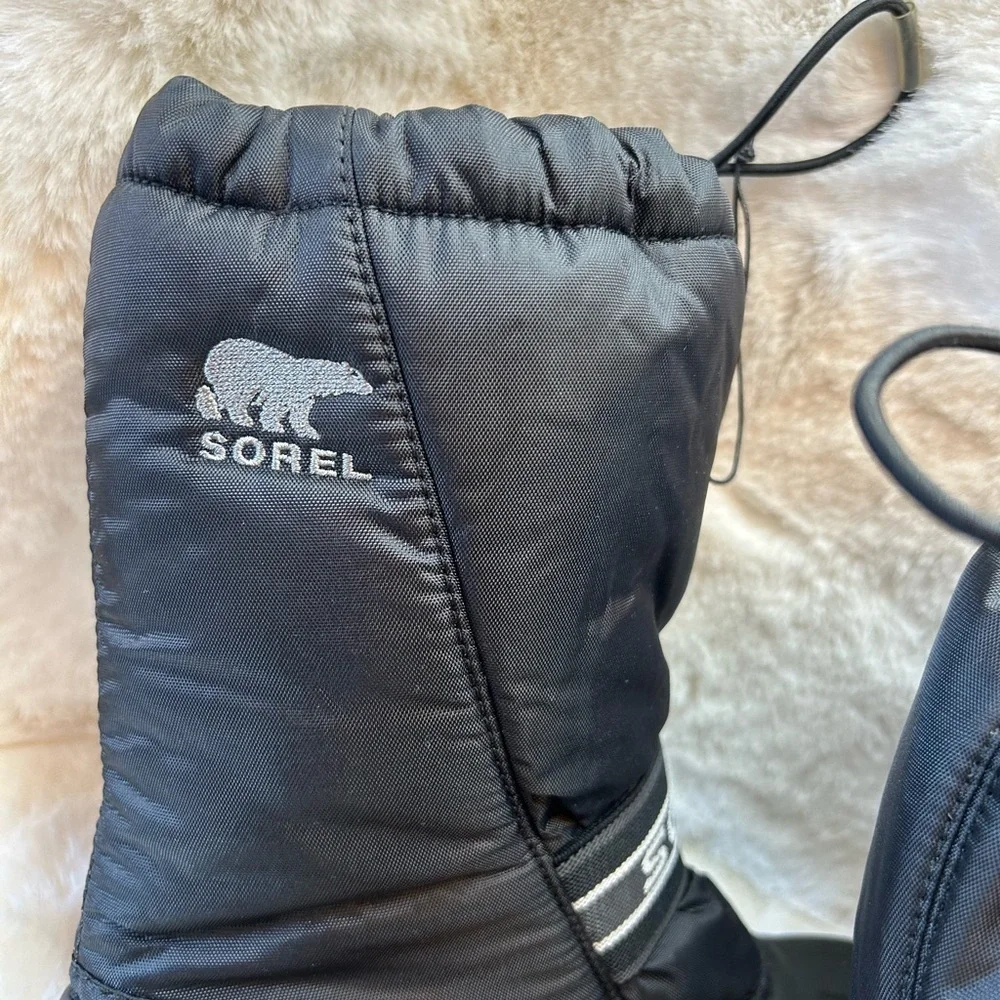 Sorel Chariot black insulated mid calf weather proof snow boots Sz-youth 4.‎  D